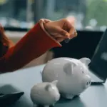 Młodzi ludzie coraz bardziej skupiają się na złocie. Eksperci komentują