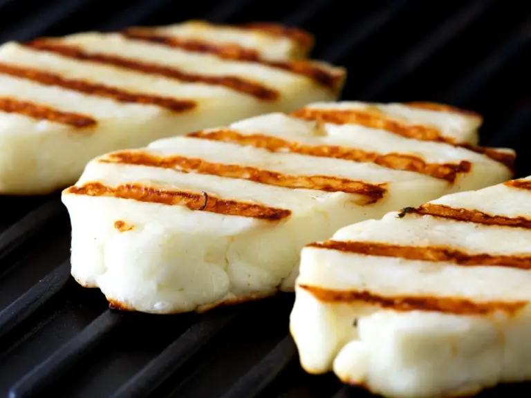 Ser Halloumi jest idealny do grillowania. To skarbnica białka i wapnia. - INFBusiness