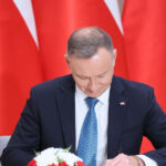 Andrzej Duda podpisał poprawkę. Więcej pieniędzy na zasiłek pogrzebowy