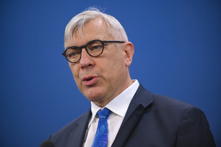 Pomysł Giertycha. Zamach stanu, czy tylko awanturnictwo? - INFBusiness