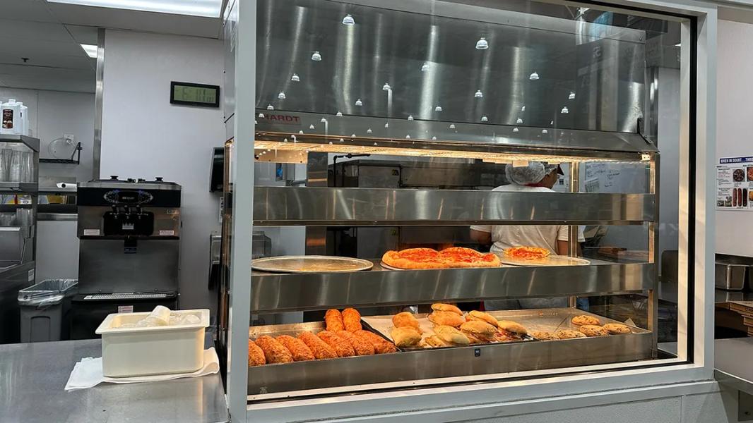 Użytkownik Reddita opisuje chaotyczny pierwszy dzień w punkcie gastronomicznym Costco: „Chcę rzucić” - INFBusiness