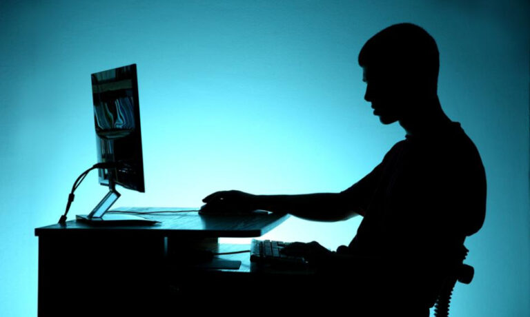 Chatboty AI to rewolucja, ale też zagrożenie. Ekspert: : Gromadzą mnóstwo danych, które mogą trafić w niepowołane ręce - INFBusiness