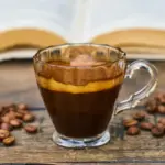 Ile kawy dziennie to zdrowa ilość? Dietetyk wyjaśnia raz na zawsze