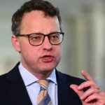 Drogi uchodźca na Węgrzech. Romanowski ma do dyspozycji 114 mln zł długu