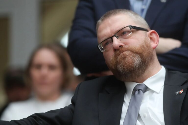 Grzegorz Braun posługuje się nazwą "komisja śledcza", do której nie ma prawa - INFBusiness