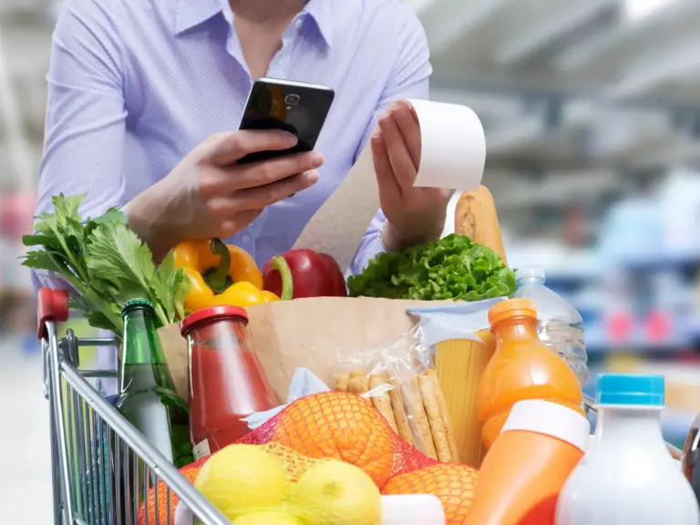 Nie przepłacaj w Biedronce. Dietetyk: to tańsze zamienniki popularnych produktów - INFBusiness