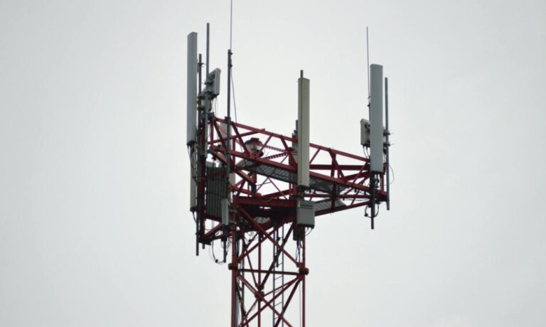 Jakość ma się poprawić. Firmy telefoniczne zapowiadają uruchomienie usług w pasmach 700 i 800 MHz - INFBusiness