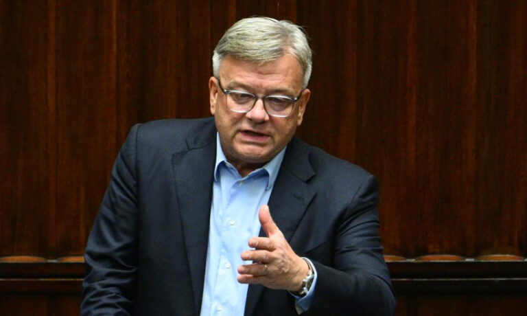 Najbogatszy poseł stał się jeszcze bogatszy. Szczegóły oświadczenia majątkowego Artura Łąckiego - INFBusiness