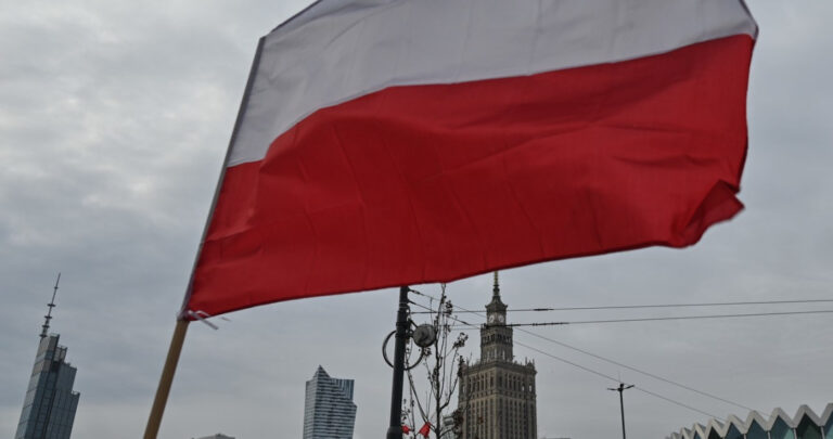 Polski dług tylko rośnie, co zrobi rząd? Ekonomiści ostrzegają - INFBusiness