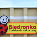 Praca sezonowa w Biedronce. Kto może skorzystać i ile można zarobić?