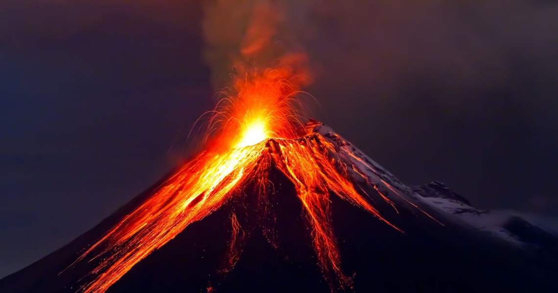 Rising popularity of volcanic tourism. It combines relaxation, climbing, and adrenaline /123RF/PICSEL