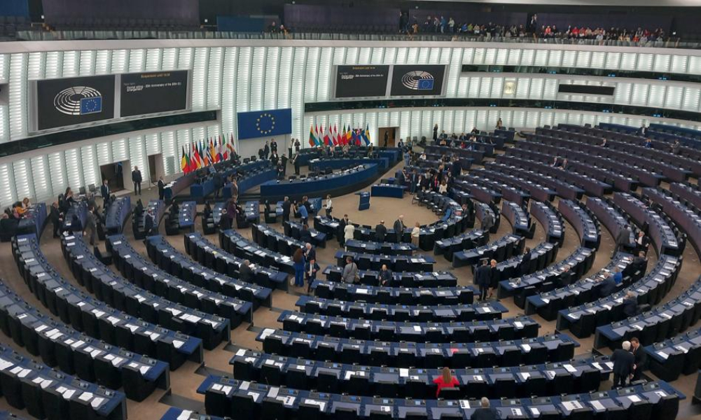 UE ma poważny problem. Kolejny urzędnik przyjął wystawne prezenty i wszedł w nieodpowiednie relacje