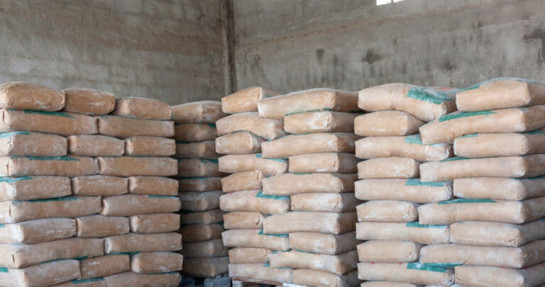 Ukraiński cement zalewa Polskę. Rząd nie wyklucza interwencji - INFBusiness