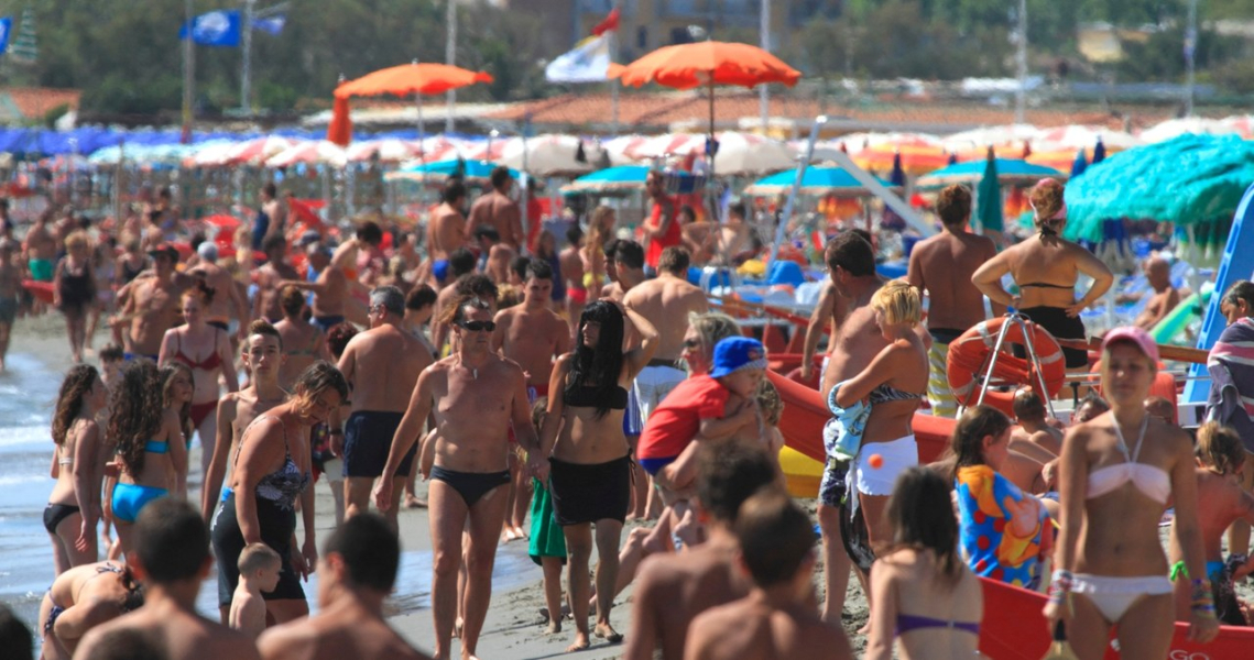 Plaża w Forte dei Marmi we Włoszech. Dzienny koszt wypoczynku w tym kurorcie zwala z nóg /PHILIPPE TURPIN/Photononstop /AFP
