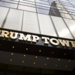 Złote telefony i „prezydencka” sieć komórkowa: firma Trumpa wkracza na nowy rynek