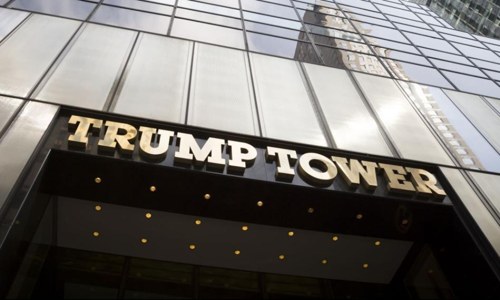 Złote telefony i „prezydencka” sieć komórkowa: firma Trumpa wkracza na nowy rynek