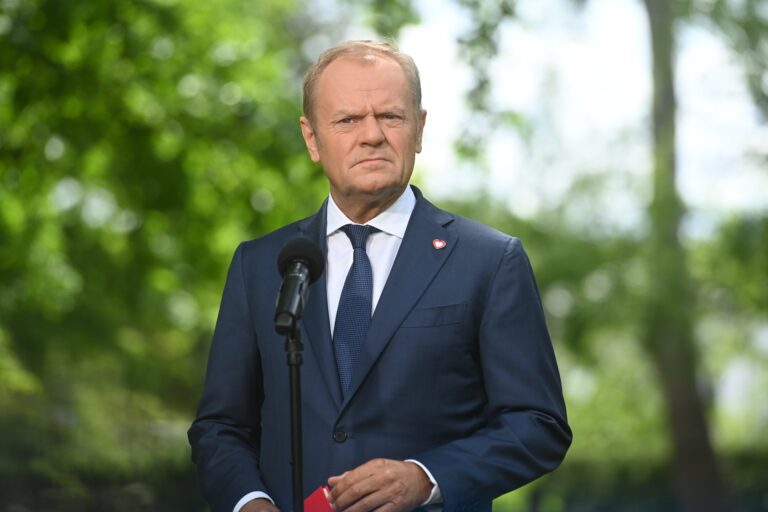 Sondaż: Czy koalicja 15 października powinna zmienić premiera? Wyniki niekorzystne dla Donalda Tuska - INFBusiness