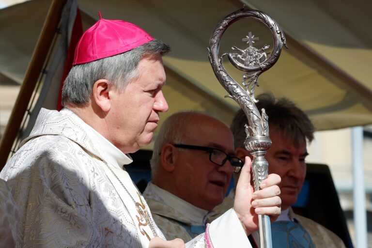 Czy Kościół powinien reagować na antyimigracyjne wystąpienia? - INFBusiness