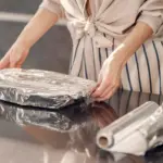 Gdzie wyrzucać folię aluminiową? Zasady sortowania na rok 2025