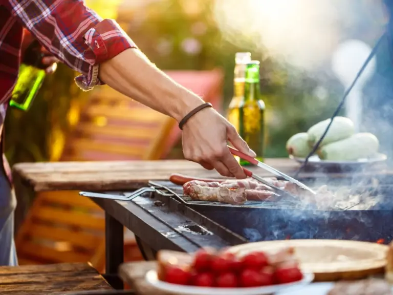 Co jeść przy grillu, żeby schudnąć? Dietetyk radzi - INFBusiness