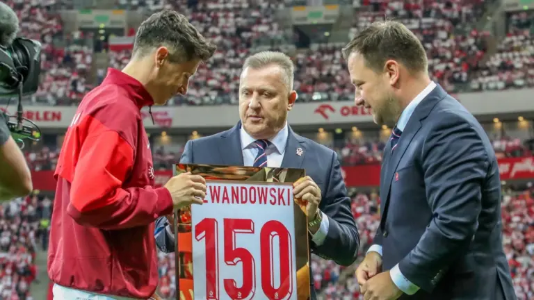 Gigantyczny błąd Polskiego Związku Piłki Nożnej. Sprawa dotyczy trenera reprezentacji Polski - INFBusiness
