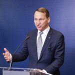 Radosław Sikorski skomentował słowach Grzegorza Brauna. Mówi o „łachudrze” i działaniu dla politycznego zysku