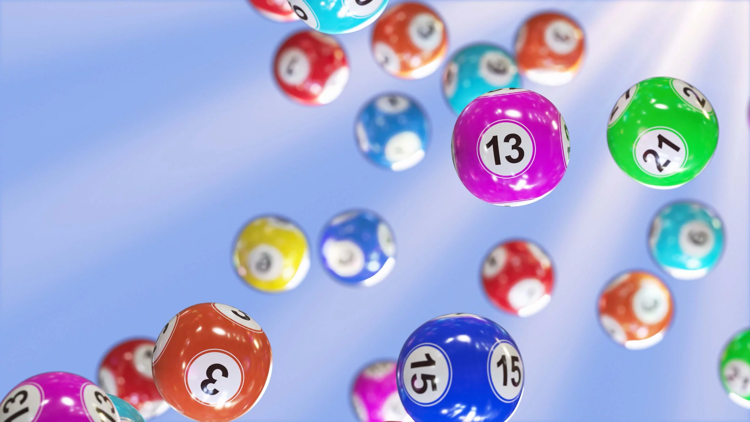 Losowania Lotto i Lotto Plus odbywają się trzy razy w tygodniu – we wtorki, czwartki i soboty o godzinie 22:00.