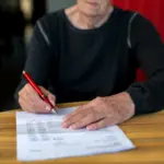 Renta wdowia nie dla każdego. ZUS wyjaśnia, kiedy odmawia