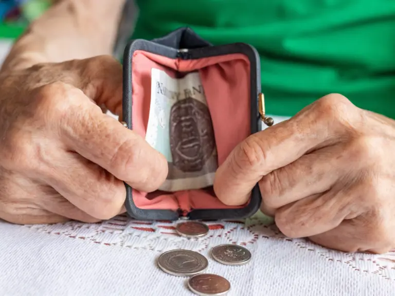 Renta wdowia. ZUS odmawia jej seniorom. Ujawniono powody - INFBusiness