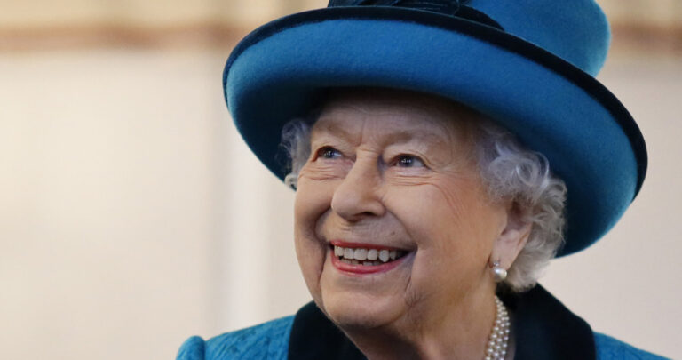 Buckingham przygotowuje wystawę. Setne urodziny królowej w modzie. - INFBusiness