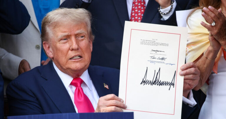 Cła wstrzymane, gra w układy trwa. Donald Trump przedłuża termin - INFBusiness