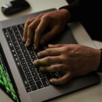 Cyberataki na Marks & Spencer i Co-op. Policja aresztowała cztery osoby.