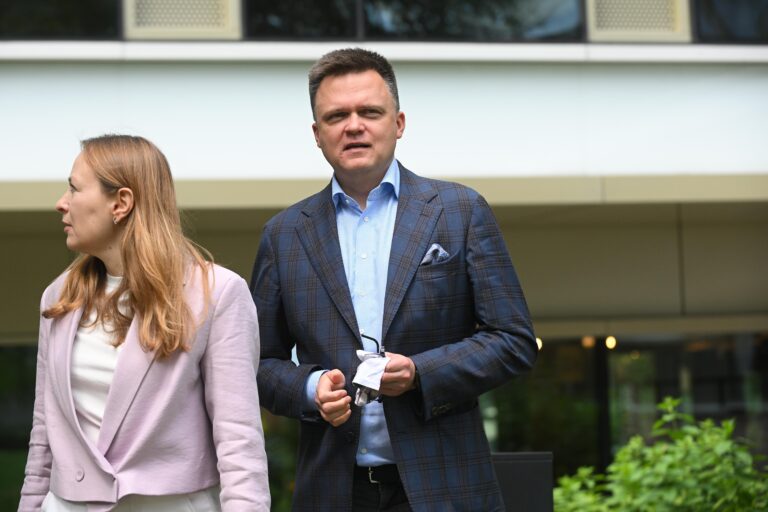Polska 2050 na rozdrożu: koalicja czy samodzielność? Oto wyniki sondażu - INFBusiness