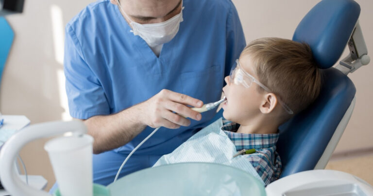 Dentysta rzekomo fałszował dokumenty. Narodowy Fundusz Zdrowia stracił ponad 100 000 zł - INFBusiness