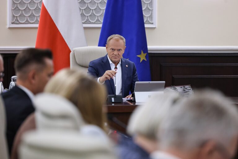 Rekonstrukcja rządu: Jakie zmiany planuje Tusk i co podgrzewa napięcie w koalicji? - INFBusiness