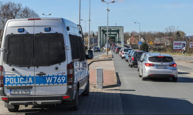 „El Pais”: Kontrole graniczne wprowadzone przez Polskę szkodzą układowi z Schengen - INFBusiness