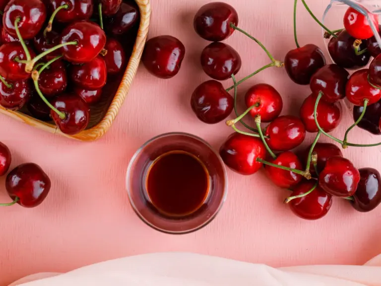 Sok wiśniowy pomaga na lepszy sen i nie tylko. Jakie inne właściwości ma? - INFBusiness