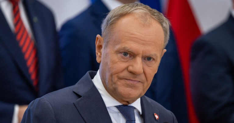 „Irlandzkie podatki i szwedzkie wydatki” w Polsce. Czy Donald Tusk ma rację? - INFBusiness