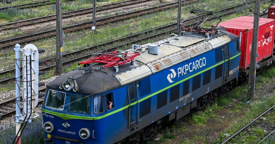 Maszyniści w PKP Cargo to jedna z najlepiej opłacanych grup zawodowych w sektorze kolejowym w Polsce. /Łukasz Gdak /East News