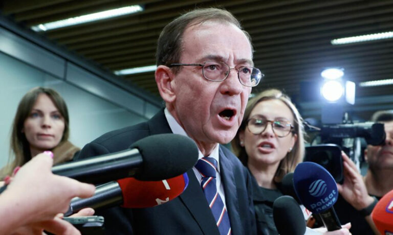 Kamiński i Wąsik zatrzymani w Pałacu Prezydenckim. Sąd umorzył postępowanie. - INFBusiness