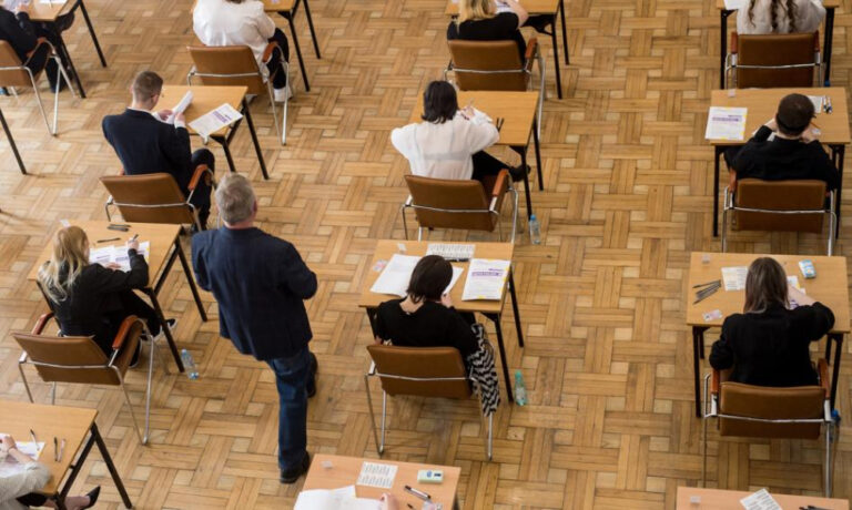 Matura 2025. CKE ogłasza wyniki - 1/5 absolwentów nie zdało egzaminu - INFBusiness