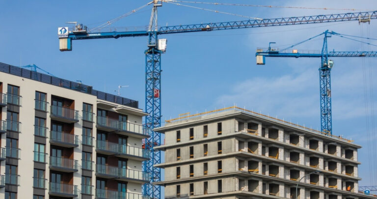 Miliardy na budownictwo społeczne, zablokowane REIT-y. "Coś się ruszyło" - INFBusiness