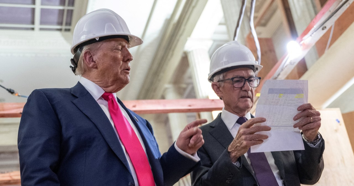 Donald Trump spotkał się z szefem Fed Jerome Powell'em /ANDREW CABALLERO-REYNOLDS/AFP /AFP