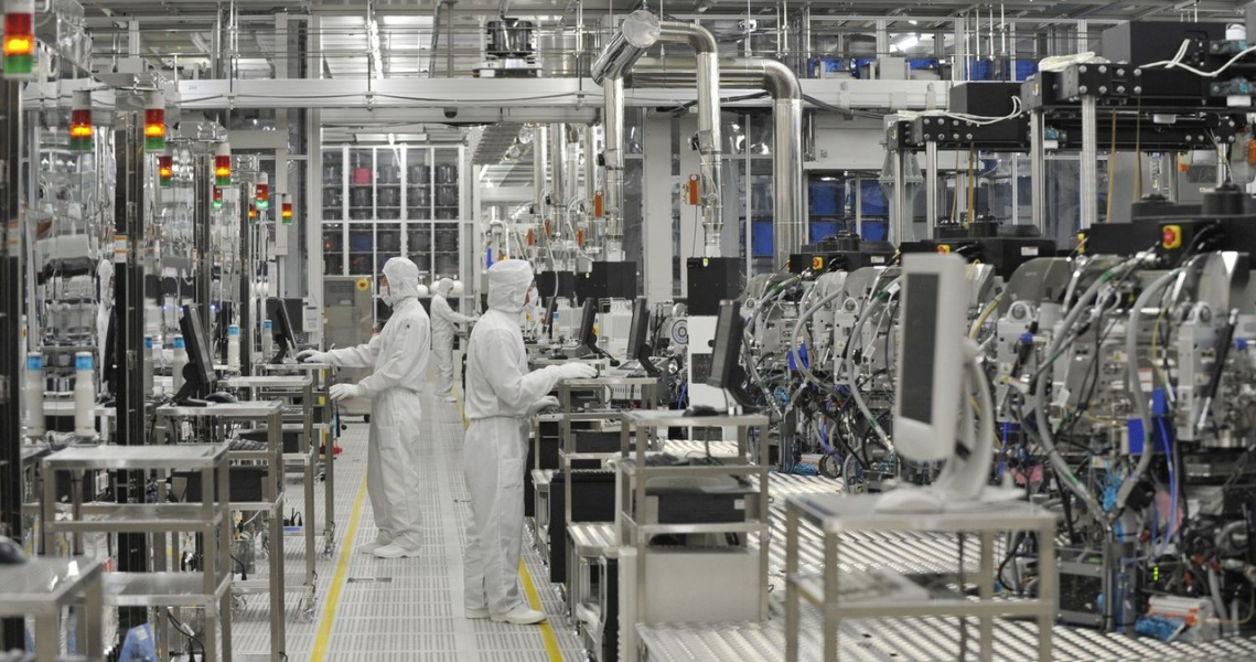 Tesla zawarła umowę z Samsungiem na produkcję układu A16 dla Tesli. Zdjęcie ilustracyjne /AFP