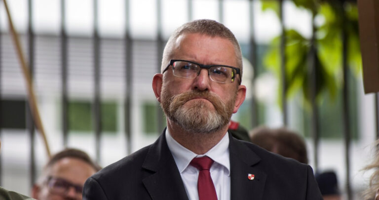 Poseł PiS o słowach Brauna w Radiu Wnet: Absolutny skandal - INFBusiness