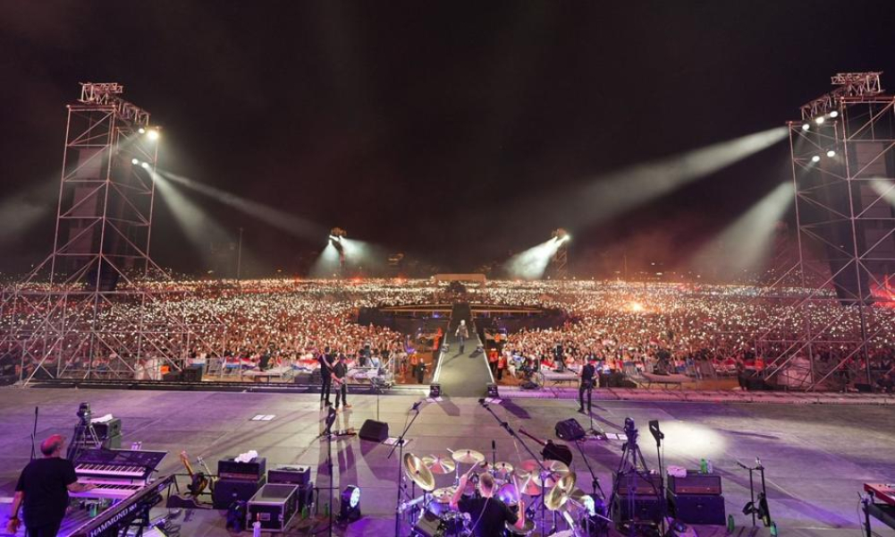 Rekordowy koncert kontrowersyjnego muzyka wywołuje dyskusję na temat uzasadnienia faszyzmu