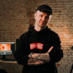 Tak zaawansowane technologie pomogły Andrzejowi Draganowi w stworzeniu futurystycznego teledysku Quebonafide