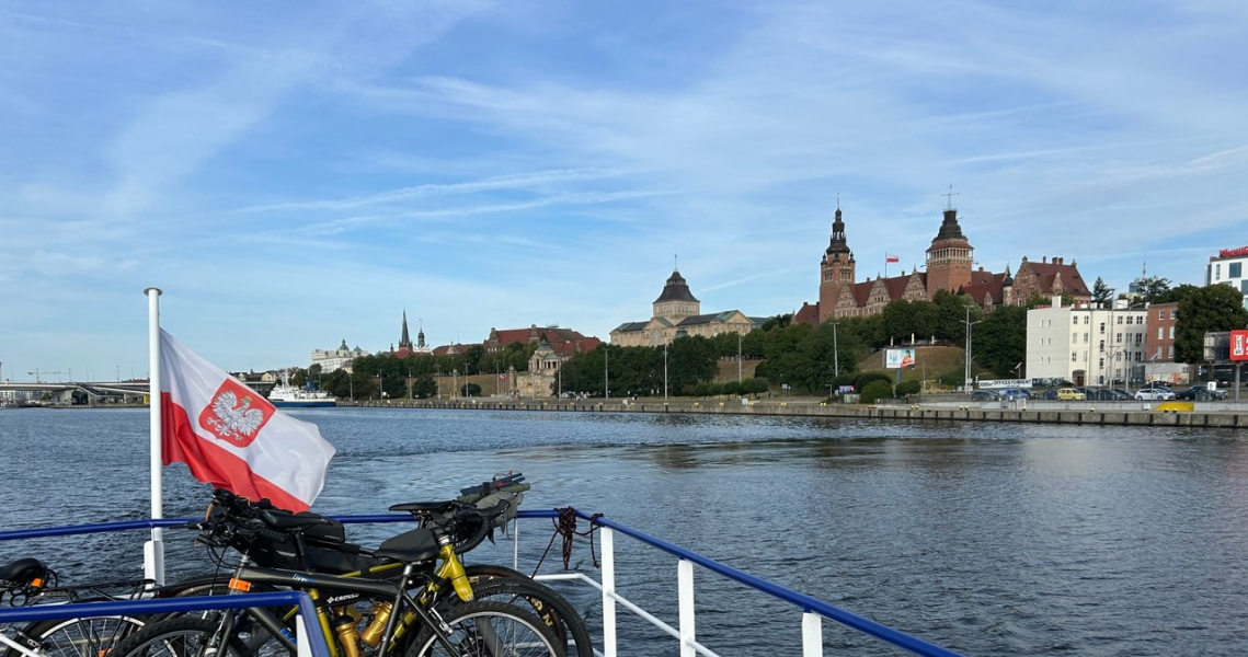 Rejs rozpoczynamy przy bulwarze, tuż obok Wałów Chrobrego w Szczecinie /INTERIA.PL