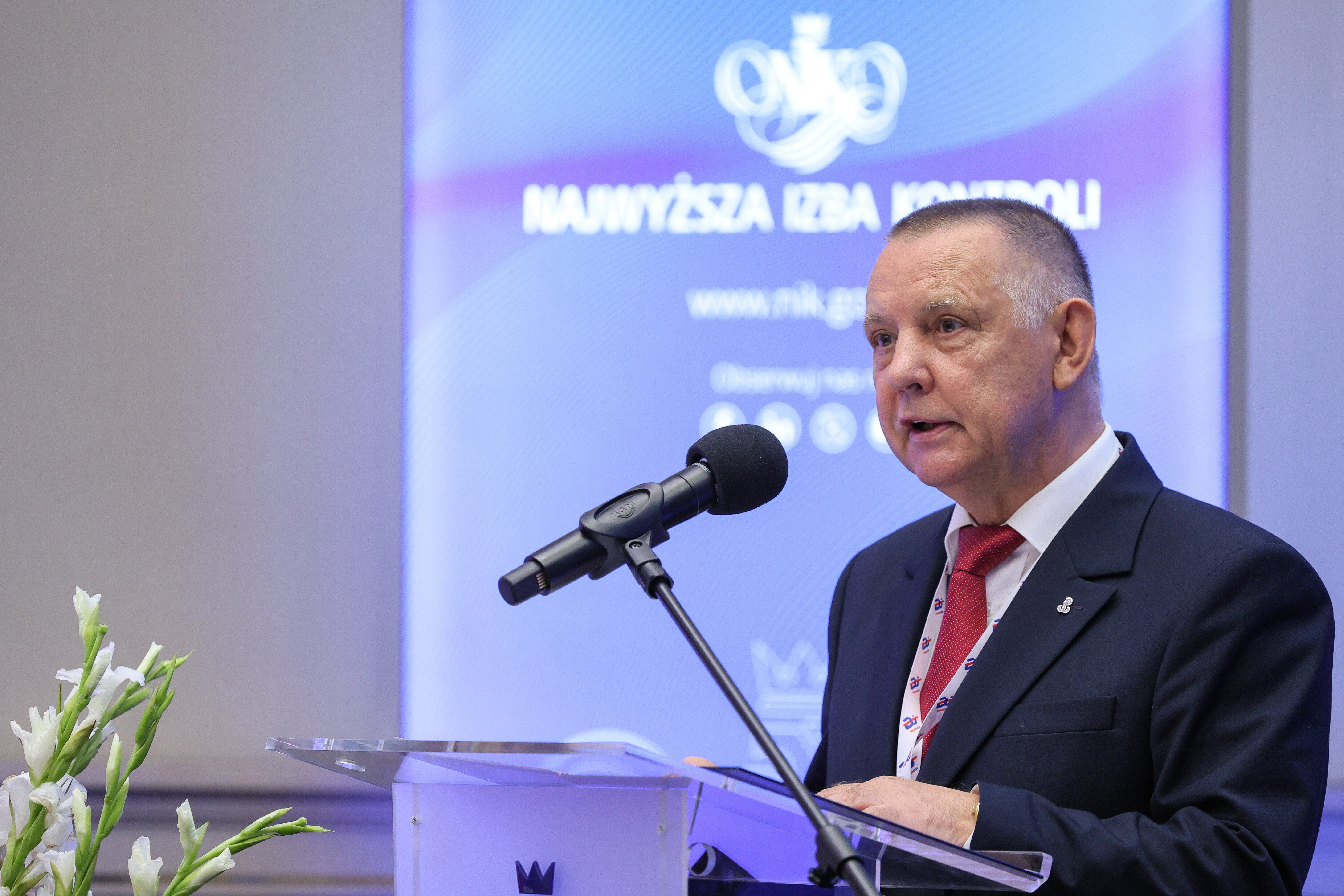 Marian Banaś mebluje NIK swoimi ludźmi. I zatrudnia doradcę, by pozostać prezesem - INFBusiness
