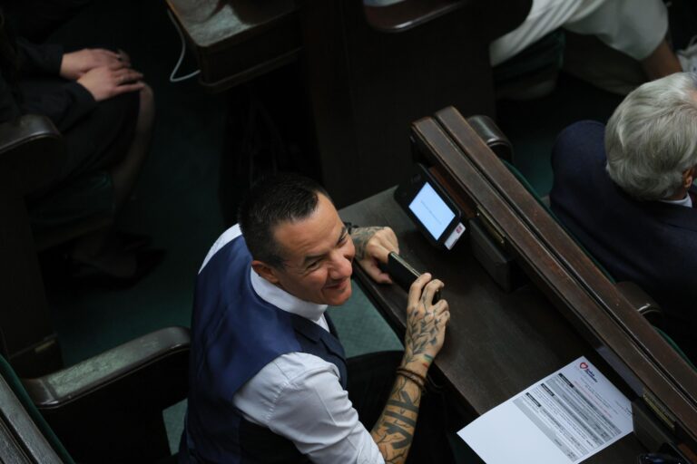 Poseł KO Marcin Józefaciuk zawieszony. Dopuścił do obecności pedofila na obradach zespołu parlamentarnego - INFBusiness